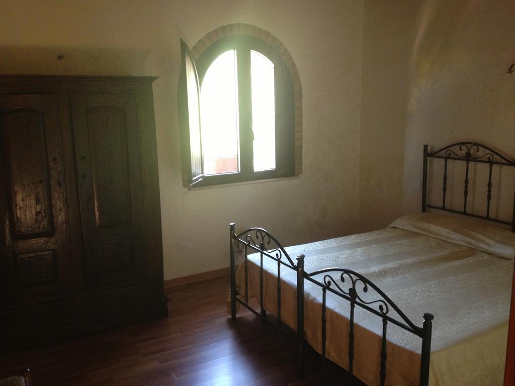 L'Anticocasale Pensionat Altomonte Rum bild