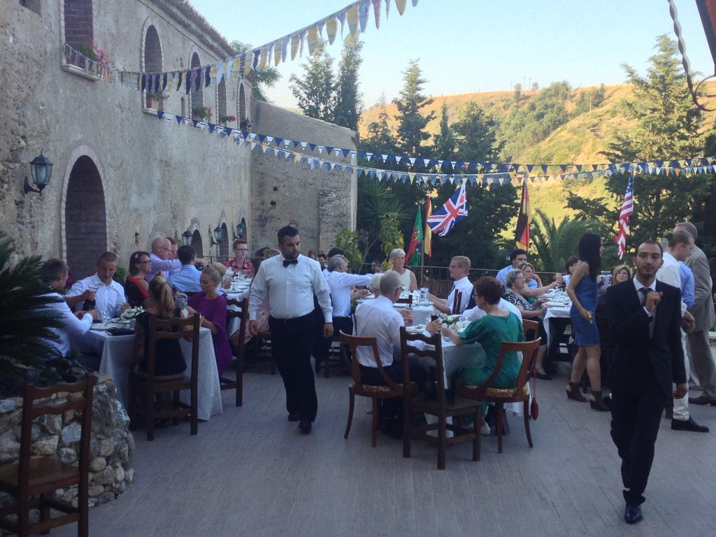 L'Anticocasale Pensionat Altomonte Exteriör bild
