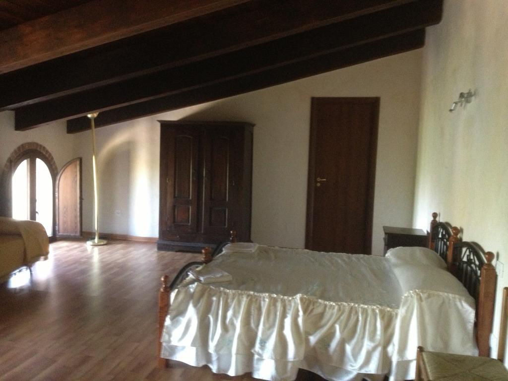 L'Anticocasale Pensionat Altomonte Rum bild